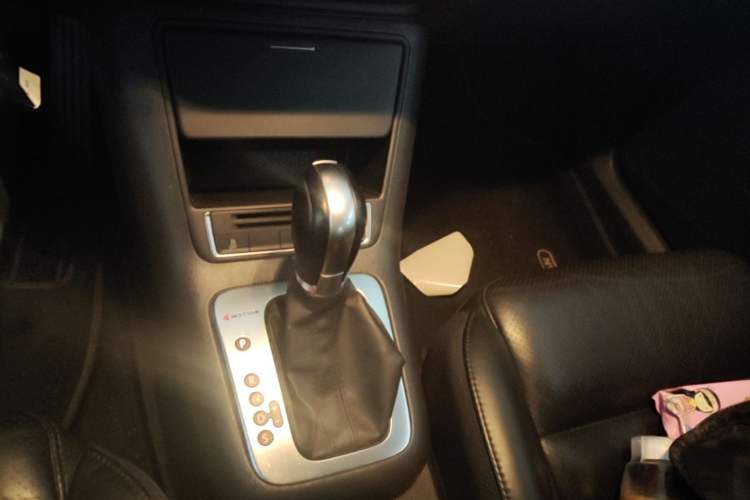 Used Volkswagen Tiguan 2013 2.0 TSI Automatic All-Wheel Drive Luxury Edition Gear Lever