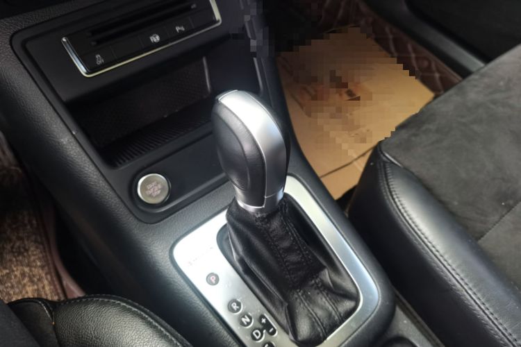 Used Volkswagen Tiguan 2013 2.0 TSI Automatic All-Wheel-Drive Flagship Edition Gear Lever