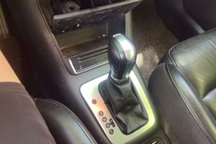Used Volkswagen Tiguan 2013 1.8TSI Automatic Two-Wheel Drive Luxury Model Gear Lever