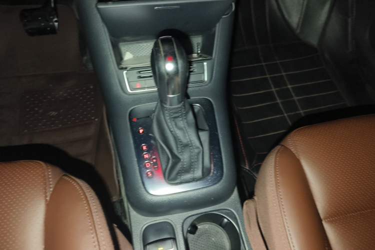 Used Volkswagen Tiguan 2013 1.8 TSI Automatic All-Wheel Drive Luxury Model Gear Lever