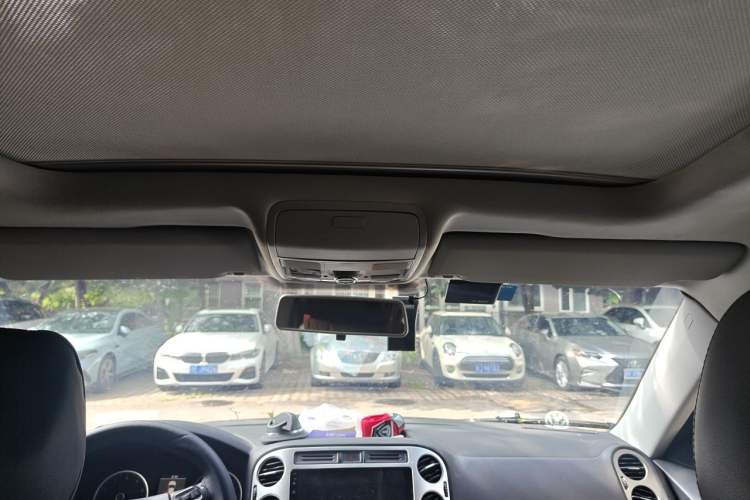 Used Volkswagen Tiguan 2013 1.8 TSI Automatic All-Wheel Drive Luxury Model Headliner