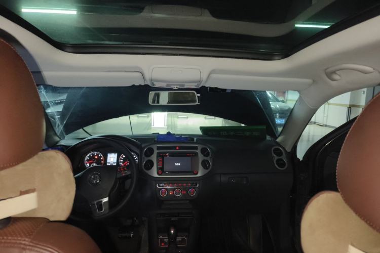 Used Volkswagen Tiguan 2013 1.8 TSI Automatic All-Wheel Drive Luxury Model Headliner