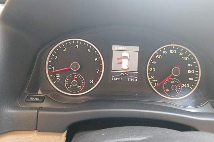 Used Volkswagen Tiguan 2013 1.8 TSI Automatic All-Wheel Drive Luxury Model Instrument Cluster