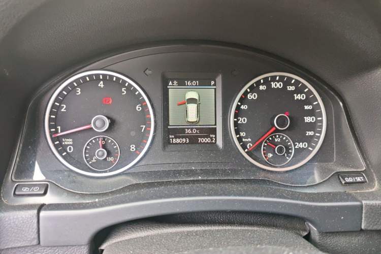 Used Volkswagen Tiguan 2013 1.8 TSI Automatic All-Wheel Drive Luxury Model Instrument Cluster