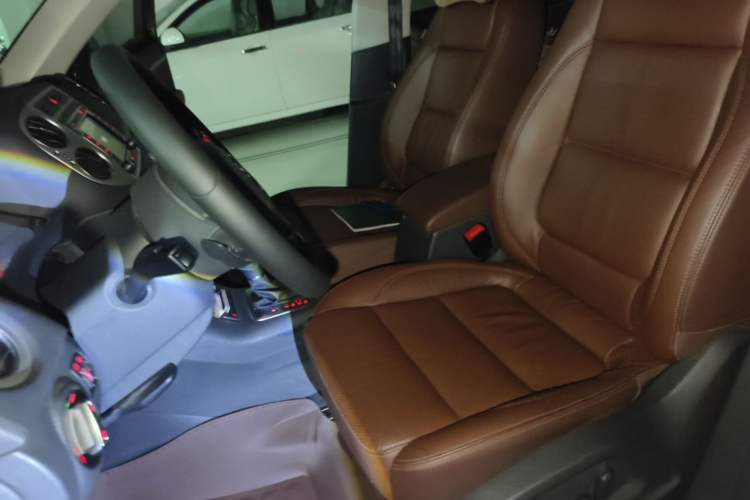 Used Volkswagen Tiguan 2013 1.8 TSI Automatic All-Wheel Drive Luxury Model Left Front Seat