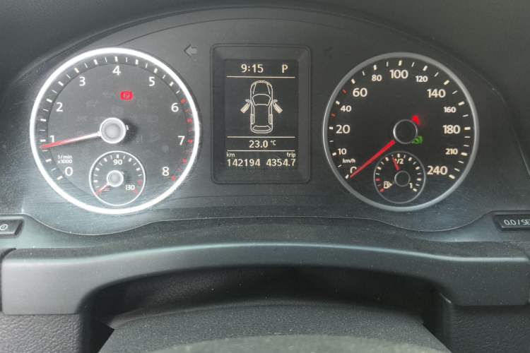 Used Volkswagen Tiguan 2013 1.8TSI Automatic Two-Wheel Drive Trend Edition Odometer Close Up