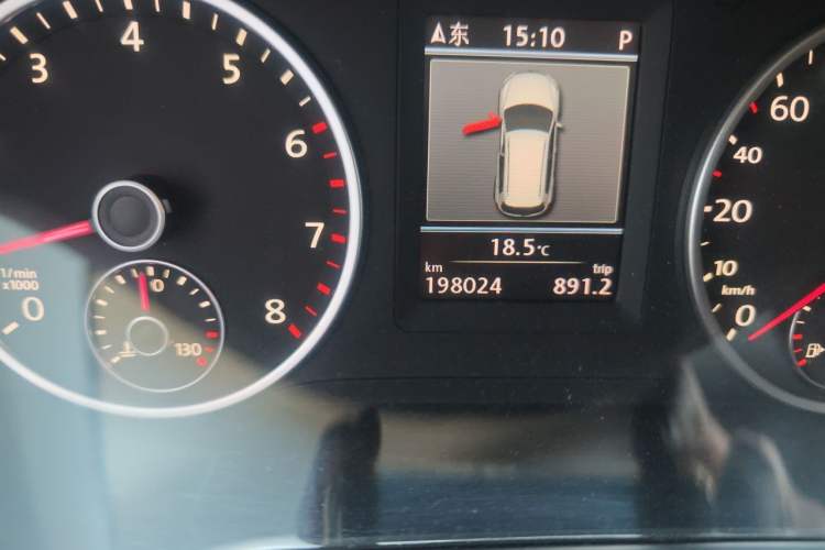 Used Volkswagen Tiguan 2013 1.8TSI Automatic Two-Wheel Drive Luxury Model Odometer Close Up