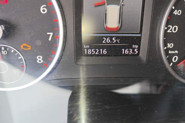 Used Volkswagen Tiguan 2013 1.8TSI Automatic Two-Wheel Drive Luxury Model Odometer Close Up