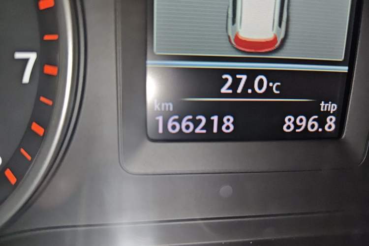 Used Volkswagen Tiguan 2013 1.8TSI Automatic Two-Wheel Drive Luxury Model Odometer Close Up