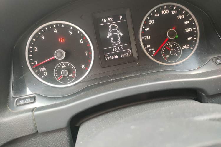 Used Volkswagen Tiguan 2013 1.8TSI Automatic All-Wheel-Drive Comfort Edition Odometer Close Up