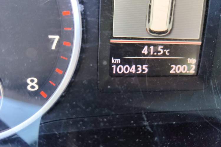 Used Volkswagen Tiguan 2013 1.8TSI Automatic Two-Wheel Drive Luxury Model Odometer Close Up