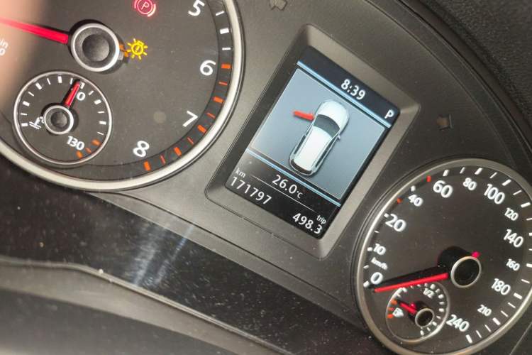 Used Volkswagen Tiguan 2013 2.0 TSI Automatic All-Wheel Drive Luxury Edition Odometer Close Up