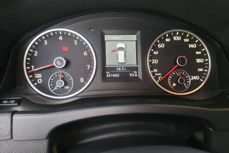 Used Volkswagen Tiguan 2013 1.8TSI Automatic Two-Wheel Drive Luxury Model Odometer Close Up