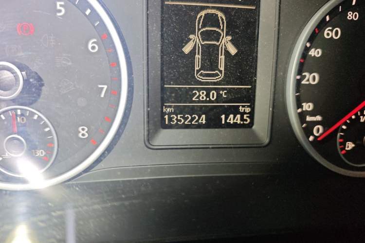 Used Volkswagen Tiguan 2013 1.8 TSI Automatic Two-Wheel Drive Comfort Edition Odometer Close Up