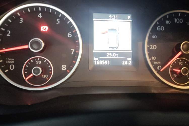 Used Volkswagen Tiguan 2013 2.0 TSI Automatic All-Wheel Drive Luxury Edition Odometer Close Up