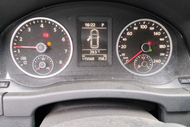 Used Volkswagen Tiguan 2013 1.8 TSI Automatic Two-Wheel Drive Comfort Edition Odometer Close Up