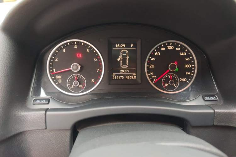 Used Volkswagen Tiguan 2013 1.8TSI Automatic Two-Wheel Drive Trend Edition Odometer Close Up