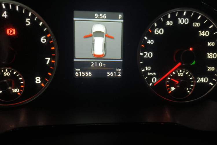 Used Volkswagen Tiguan 2013 1.8 TSI Automatic All-Wheel Drive Luxury Model Odometer Close Up