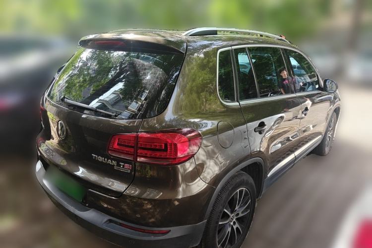 Used Volkswagen Tiguan 2013 1.8 TSI Automatic All-Wheel Drive Luxury Model Rear Right 45 Deg