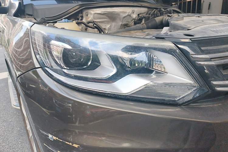 Used Volkswagen Tiguan 2013 1.8 TSI Automatic All-Wheel Drive Luxury Model Right Front Headlight