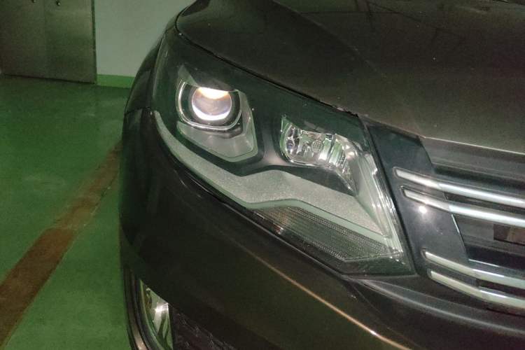 Used Volkswagen Tiguan 2013 1.8 TSI Automatic Two-Wheel Drive Comfort Edition Right Front Headlight
