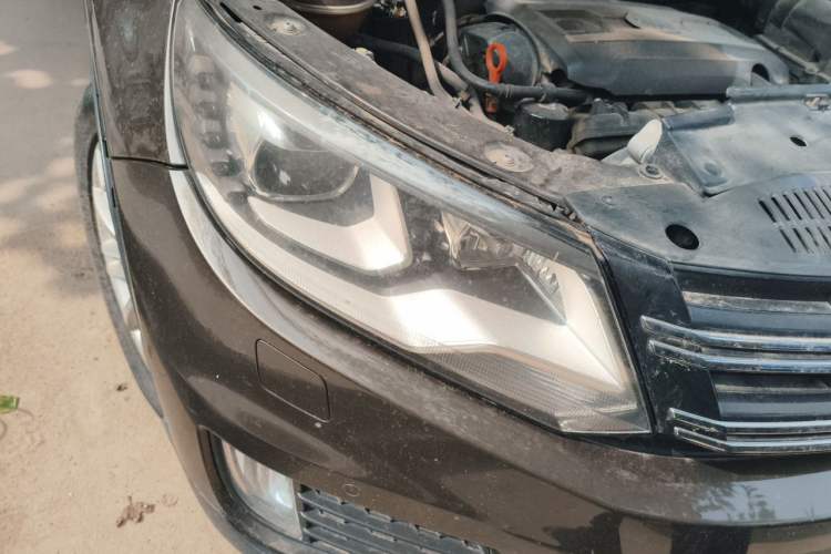 Used Volkswagen Tiguan 2013 2.0 TSI Automatic All-Wheel-Drive Flagship Edition Right Front Headlight