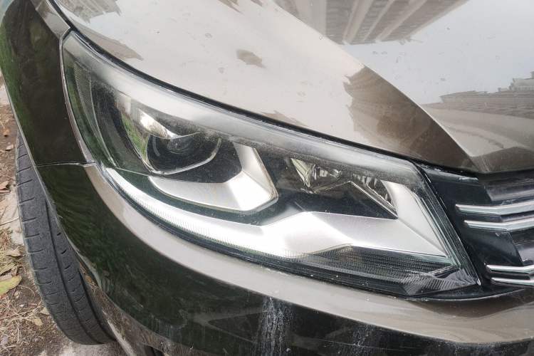 Used Volkswagen Tiguan 2013 1.8TSI Automatic All-Wheel-Drive Comfort Edition Right Front Headlight
