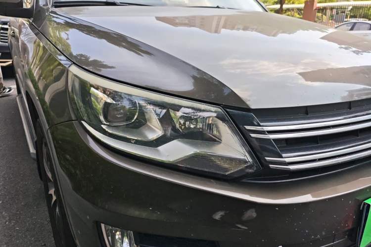 Used Volkswagen Tiguan 2013 1.8 TSI Automatic All-Wheel Drive Luxury Model Right Front Headlight