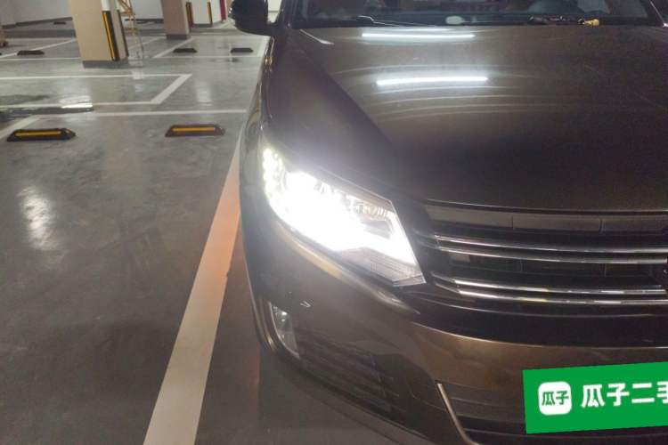 Used Volkswagen Tiguan 2013 2.0 TSI Automatic All-Wheel Drive Luxury Edition Right Front Headlight