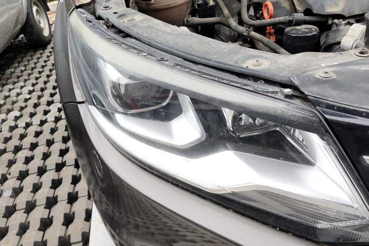 Used Volkswagen Tiguan 2013 1.8 TSI Automatic Two-Wheel Drive Comfort Edition Right Front Headlight