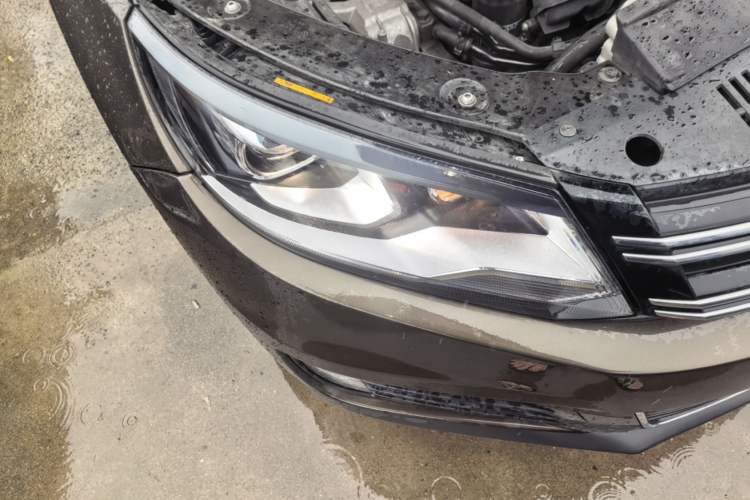 Used Volkswagen Tiguan 2013 1.8 TSI Automatic Two-Wheel Drive Comfort Edition Right Front Headlight