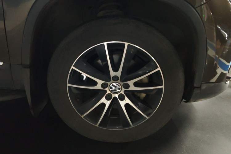 Used Volkswagen Tiguan 2013 1.8TSI Automatic Two-Wheel Drive Luxury Model Right Front Wheel Hub