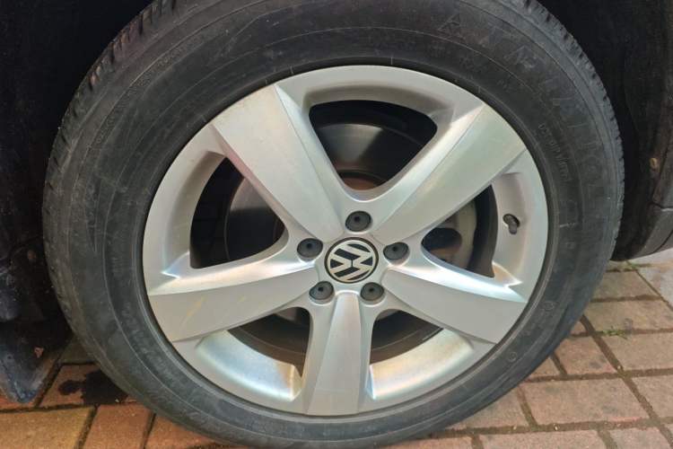 Used Volkswagen Tiguan 2013 1.8 TSI Automatic Two-Wheel Drive Comfort Edition Right Front Wheel Hub