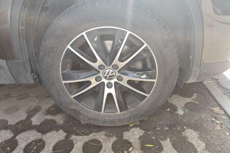 Used Volkswagen Tiguan 2013 1.8 TSI Automatic All-Wheel Drive Luxury Model Right Front Wheel Hub