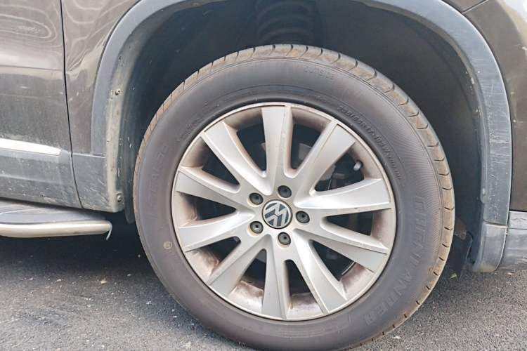Used Volkswagen Tiguan 2013 1.8 TSI Automatic All-Wheel Drive Luxury Model Right Front Wheel Hub