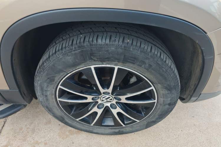 Used Volkswagen Tiguan 2013 1.8TSI Automatic Two-Wheel Drive Luxury Model Right Front Wheel Hub