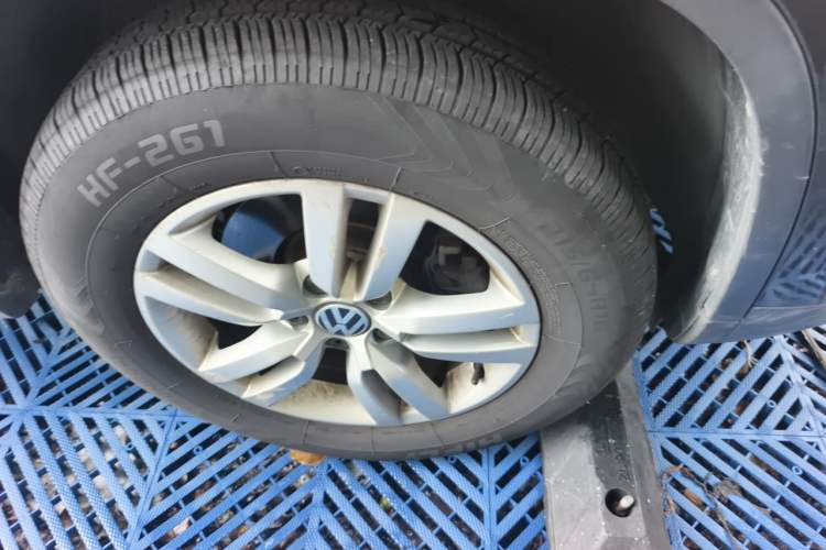 Used Volkswagen Tiguan 2013 1.8TSI Automatic Two-Wheel Drive Trend Edition Right Front Wheel Hub