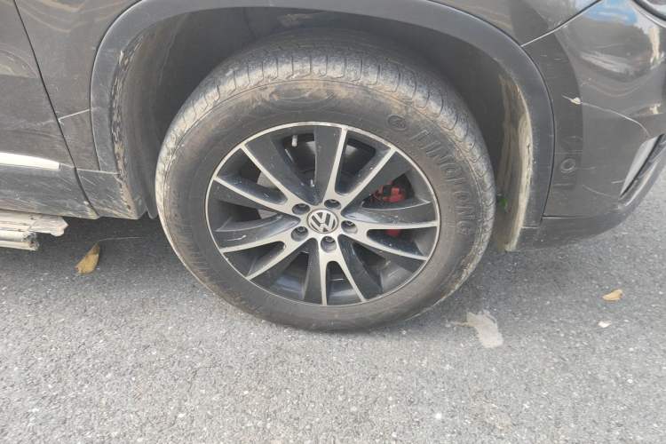 Used Volkswagen Tiguan 2013 1.8 TSI Automatic All-Wheel Drive Luxury Model Right Front Wheel Hub