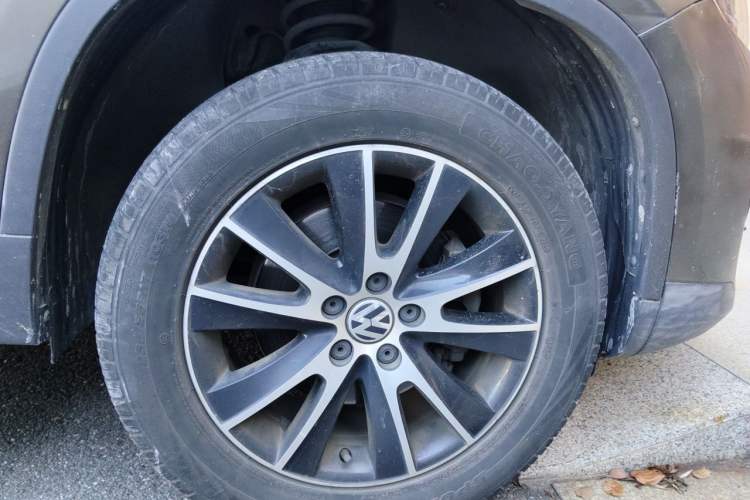 Used Volkswagen Tiguan 2013 1.8TSI Automatic Two-Wheel Drive Luxury Model Right Front Wheel Hub