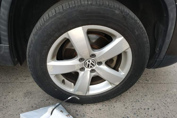 Used Volkswagen Tiguan 2013 1.8 TSI Automatic Two-Wheel Drive Comfort Edition Right Front Wheel Hub