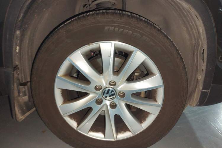 Used Volkswagen Tiguan 2013 2.0 TSI Automatic All-Wheel Drive Luxury Edition Right Front Wheel Hub