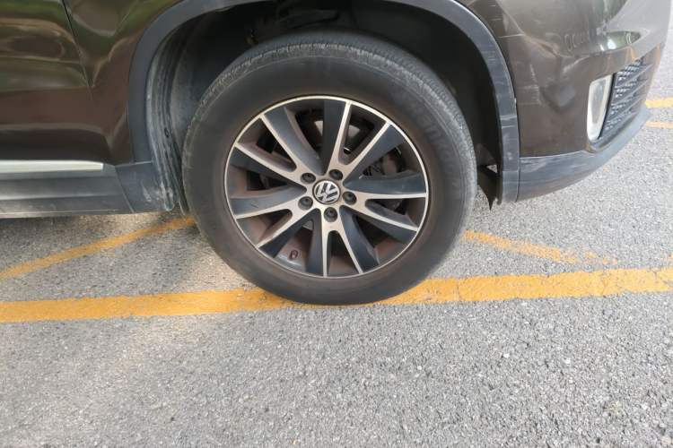 Used Volkswagen Tiguan 2013 1.8TSI Automatic Two-Wheel Drive Luxury Model Right Front Wheel Hub