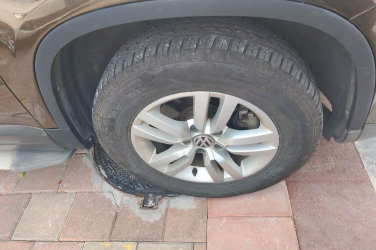 Used Volkswagen Tiguan 2013 1.8TSI Automatic Two-Wheel Drive Trend Edition Right Front Wheel Hub