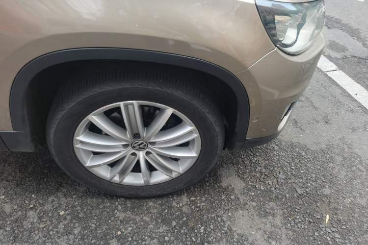 Used Volkswagen Tiguan 2013 2.0 TSI Automatic All-Wheel-Drive Flagship Edition Right Front Wheel Hub