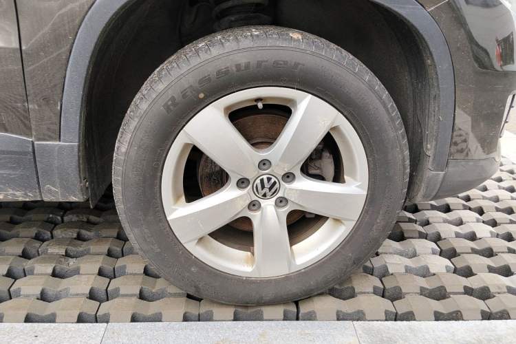 Used Volkswagen Tiguan 2013 1.8 TSI Automatic Two-Wheel Drive Comfort Edition Right Front Wheel Hub