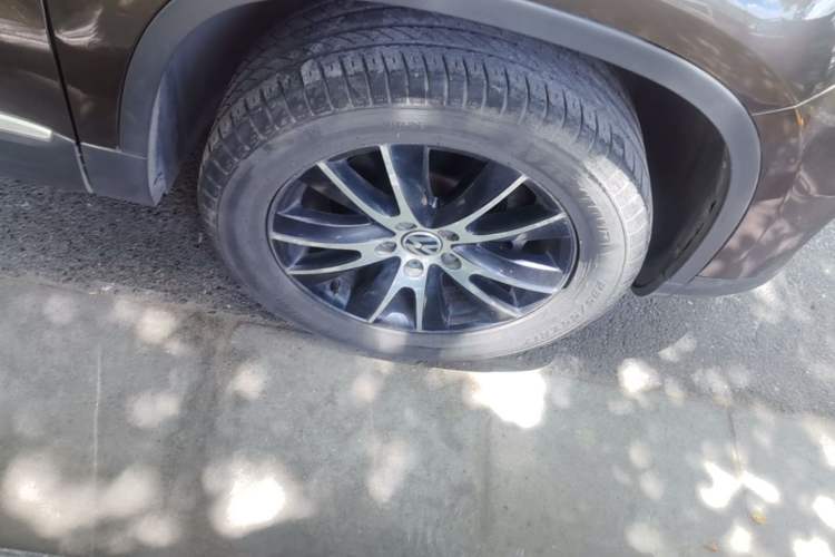 Used Volkswagen Tiguan 2013 1.8TSI Automatic Two-Wheel Drive Luxury Model Right Front Wheel Hub