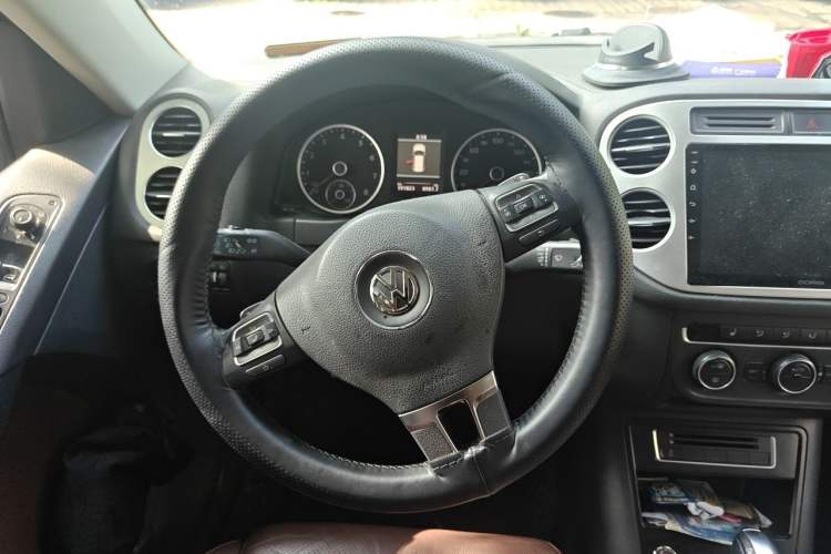 Used Volkswagen Tiguan 2013 1.8 TSI Automatic All-Wheel Drive Luxury Model Steering Wheel