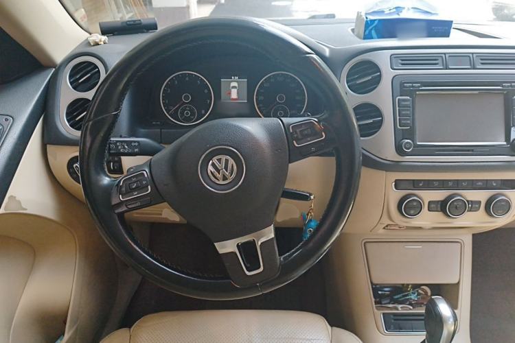 Used Volkswagen Tiguan 2013 1.8 TSI Automatic All-Wheel Drive Luxury Model Steering Wheel