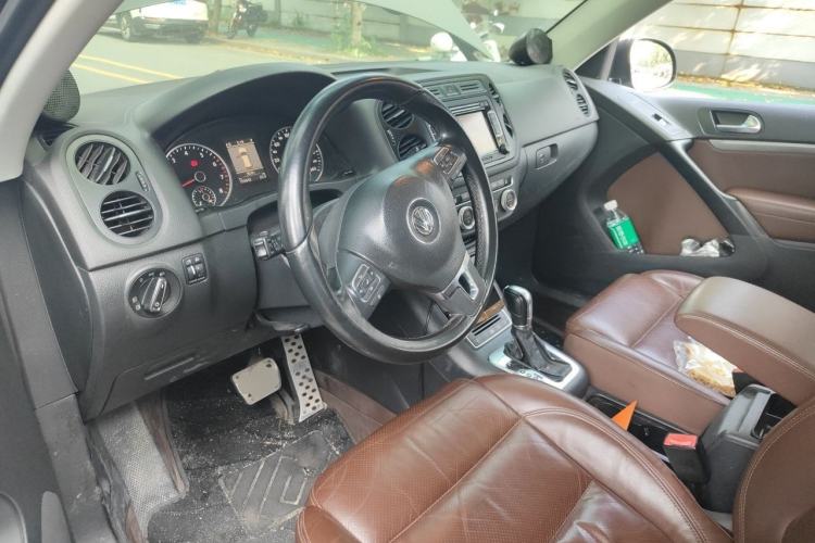 Used Volkswagen Tiguan 2013 1.8 TSI Automatic All-Wheel Drive Luxury Model Steering Wheel