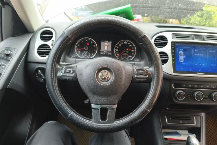 Used Volkswagen Tiguan 2013 2.0 TSI Automatic All-Wheel-Drive Flagship Edition Steering Wheel